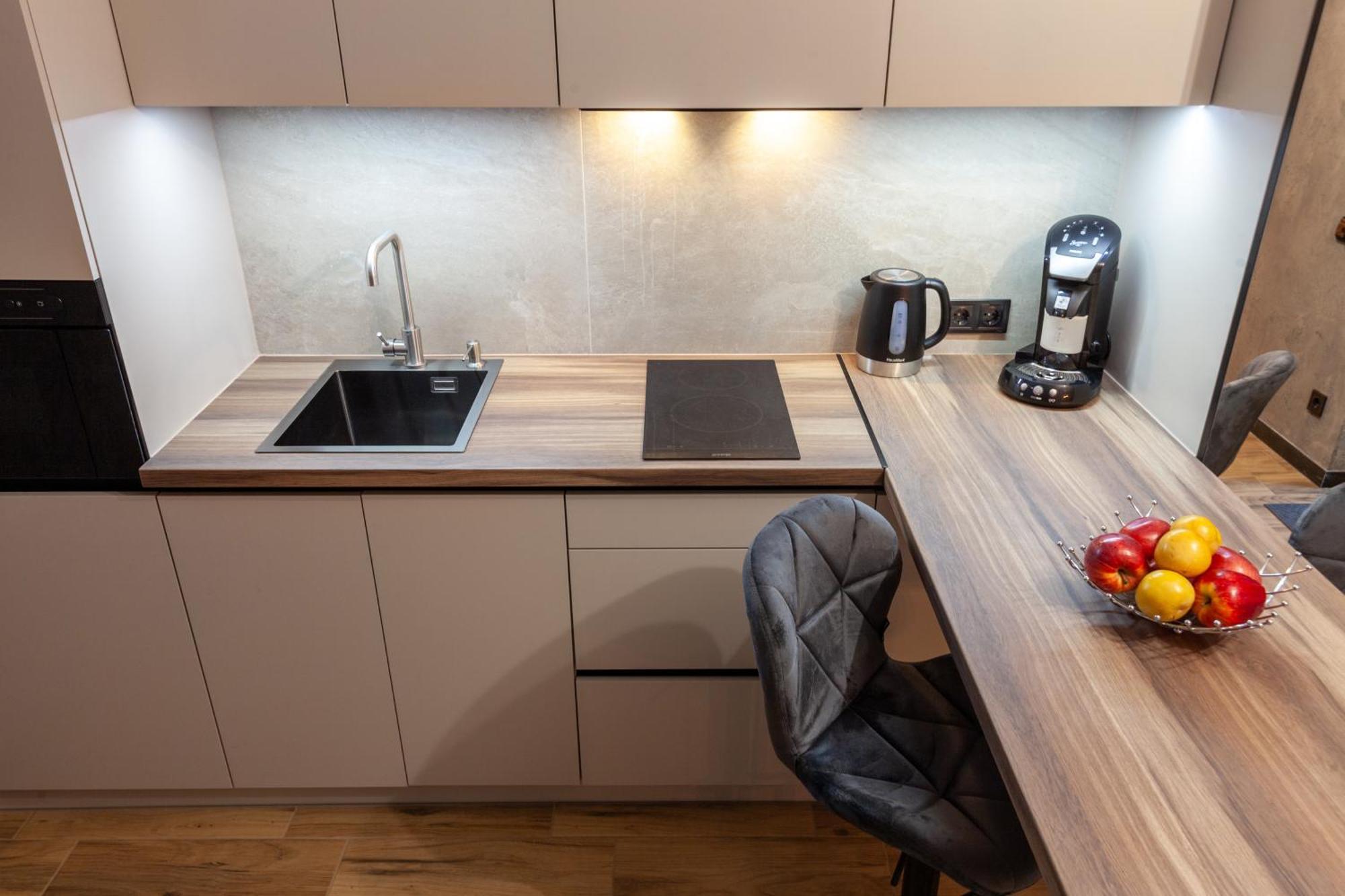 Royal Hot Jucuzzi Apartment Lemberg Exterior foto