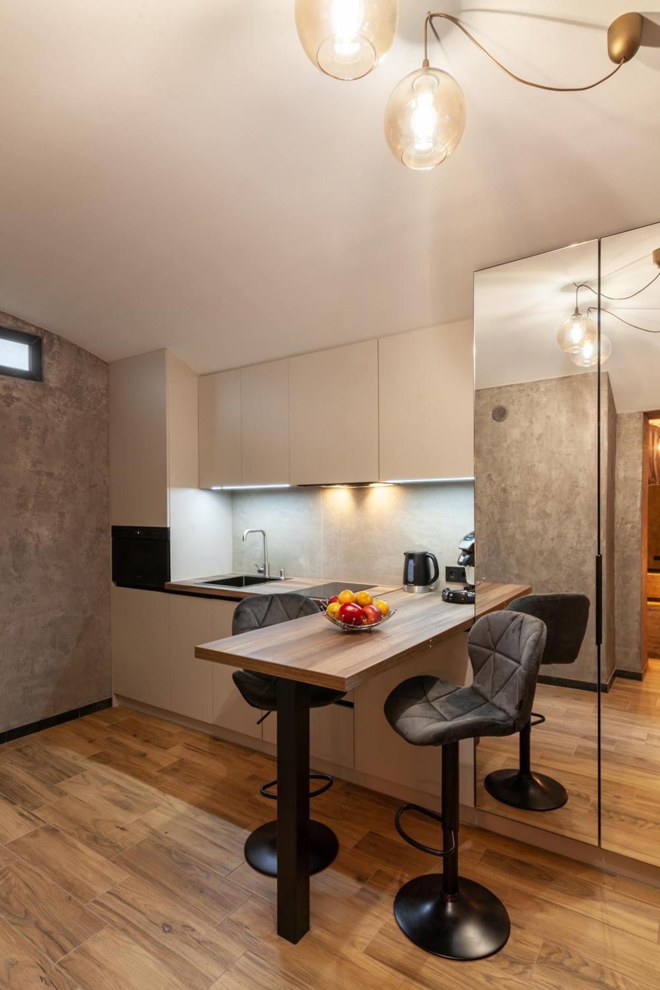 Royal Hot Jucuzzi Apartment Lemberg Exterior foto