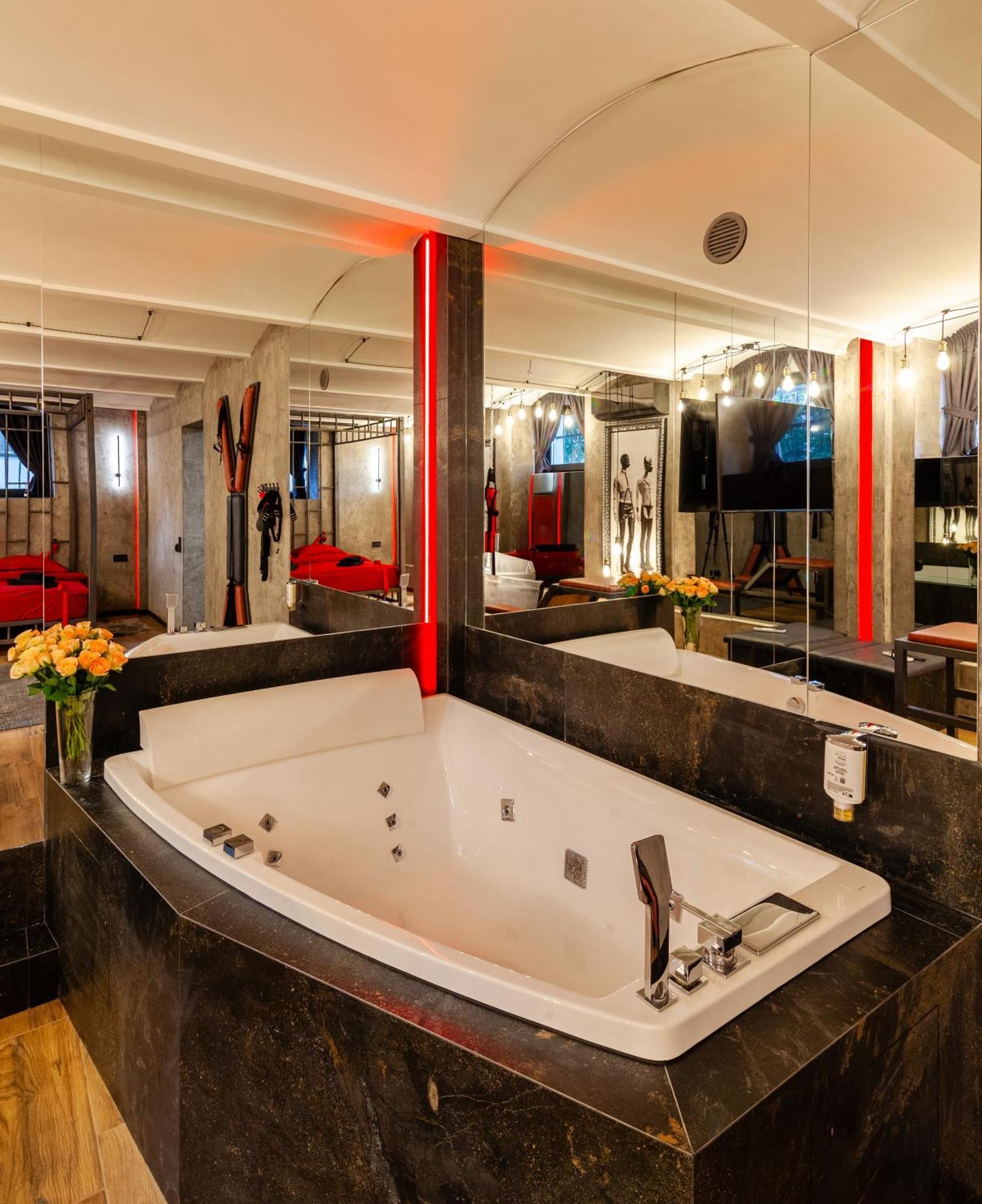 Royal Hot Jucuzzi Apartment Lemberg Exterior foto